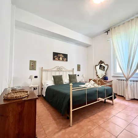Donna Acciuga Appartamento La Spezia